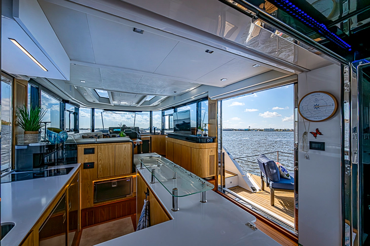 Monarch Yacht Photos Pics 