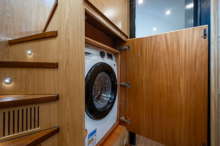 Monarch Yacht Photos Pics 