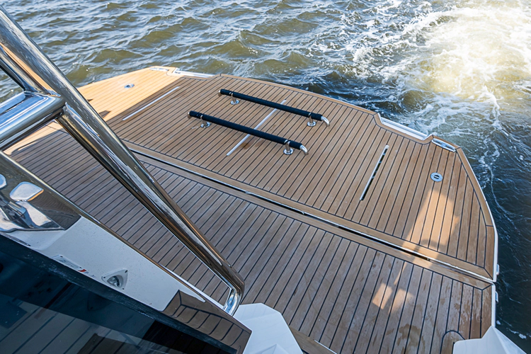 Monarch Yacht Photos Pics 