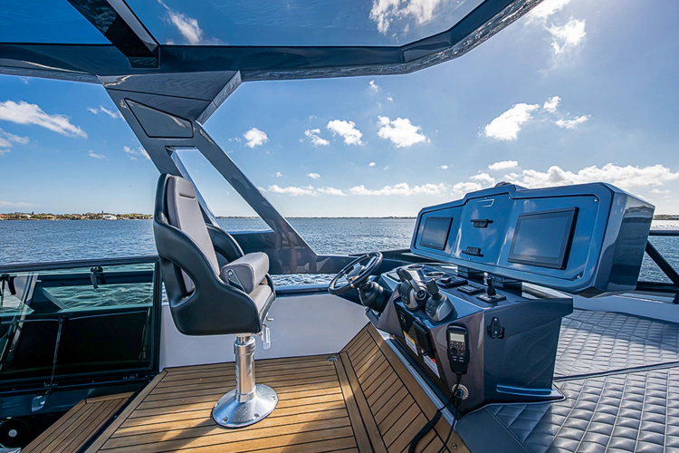 Monarch Yacht Photos Pics 