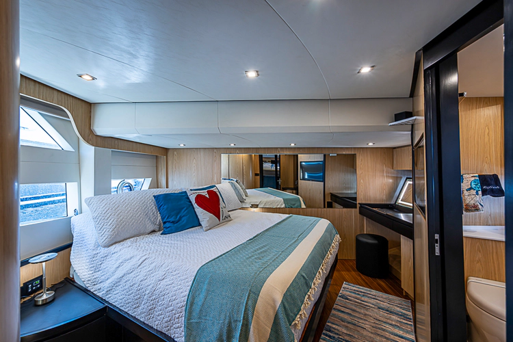 Monarch Yacht Photos Pics 