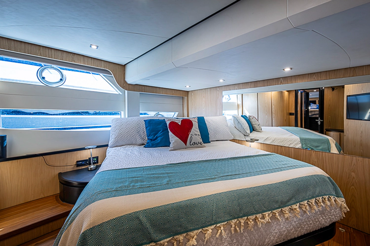 Monarch Yacht Photos Pics 