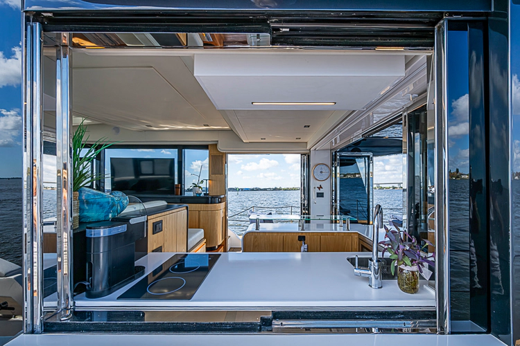 Monarch Yacht Photos Pics 