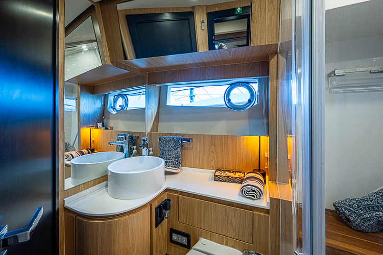 Monarch Yacht Photos Pics 