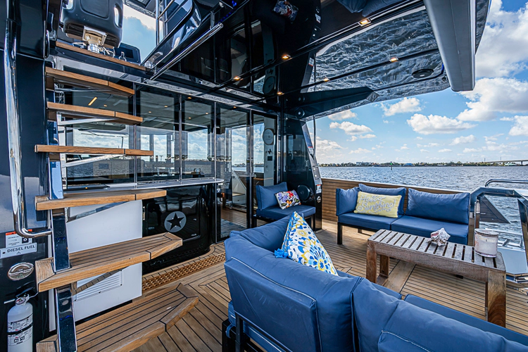 Monarch Yacht Photos Pics 