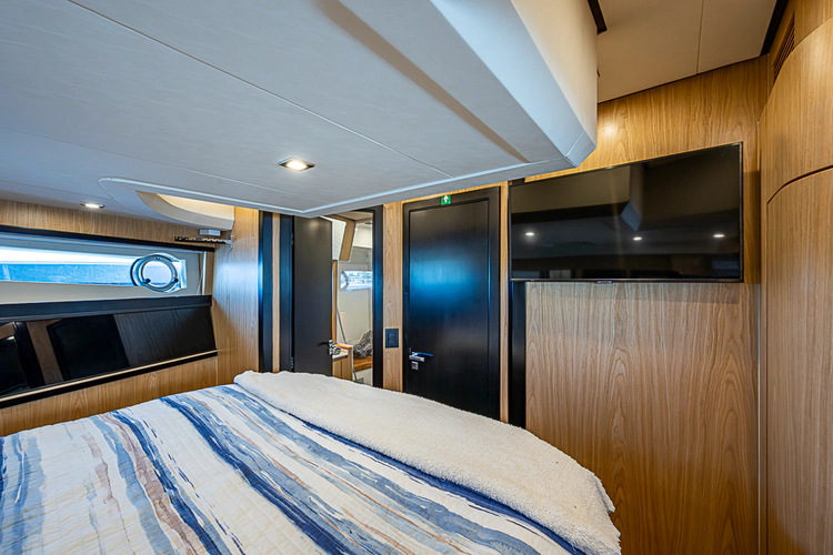 Monarch Yacht Photos Pics 