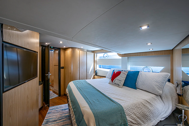 Monarch Yacht Photos Pics 