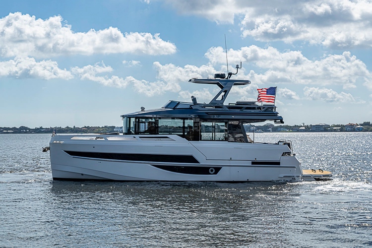 Monarch Yacht Photos Pics 