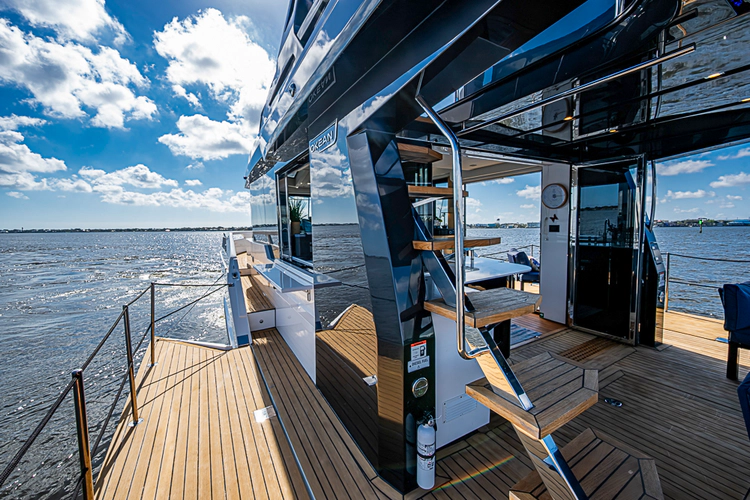 Monarch Yacht Photos Pics 