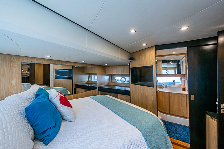 Monarch Yacht Photos Pics 