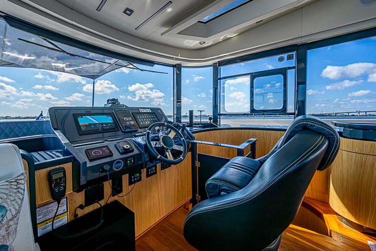 Monarch Yacht Photos Pics 