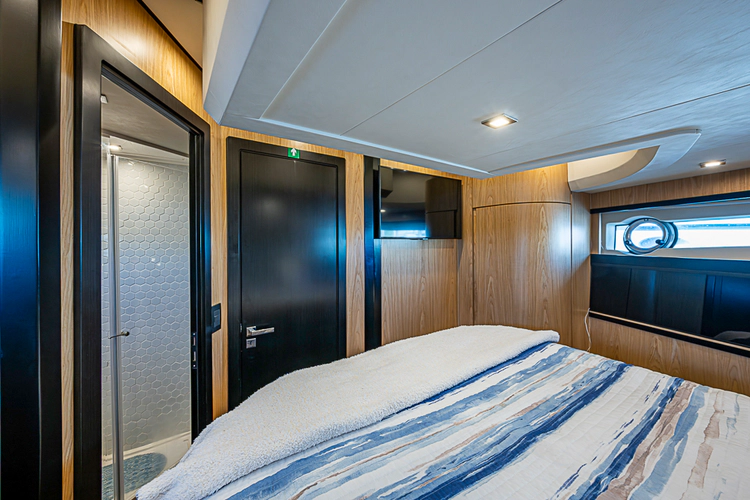 Monarch Yacht Photos Pics 