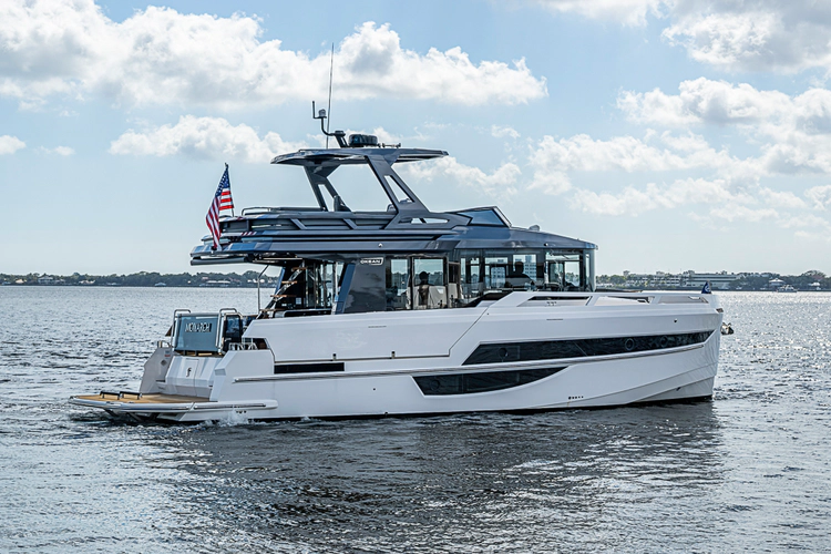 Monarch Yacht Photos Pics 