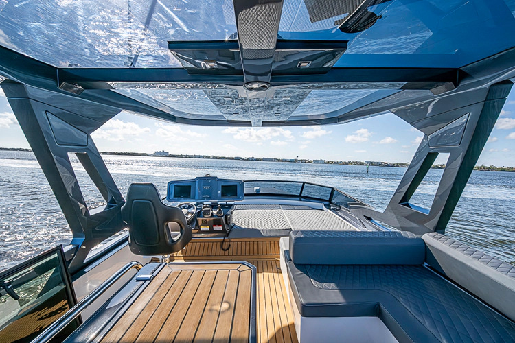 Monarch Yacht Photos Pics 