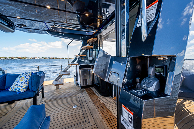 Monarch Yacht Photos Pics 