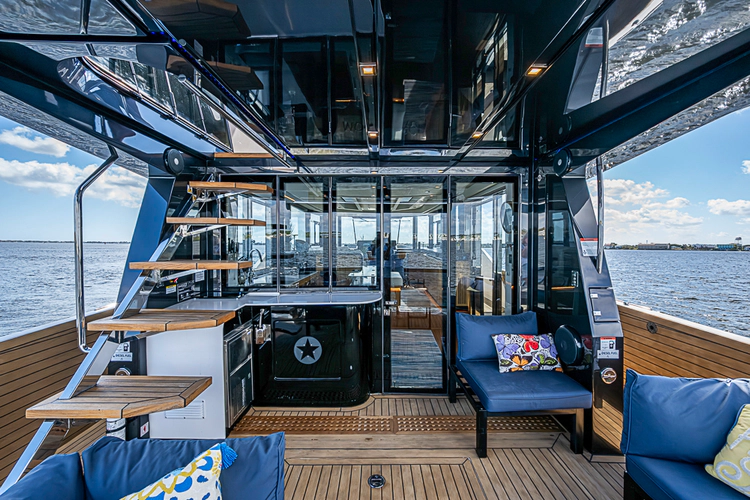 Monarch Yacht Photos Pics 