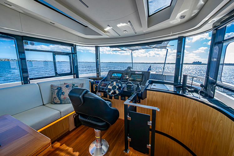 Monarch Yacht Photos Pics 