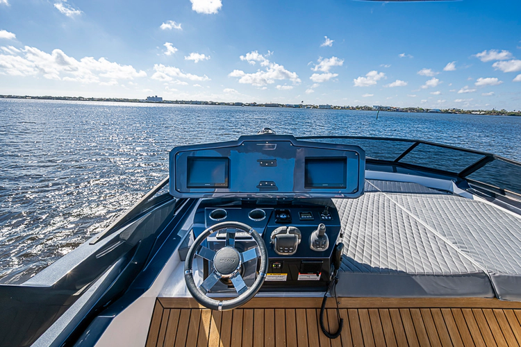 Monarch Yacht Photos Pics 