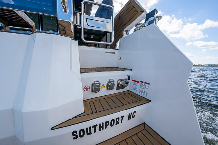 Monarch Yacht Photos Pics 