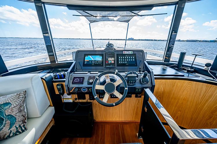 Monarch Yacht Photos Pics 