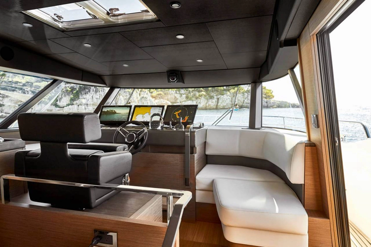 X70 Yacht Photos Pics 
