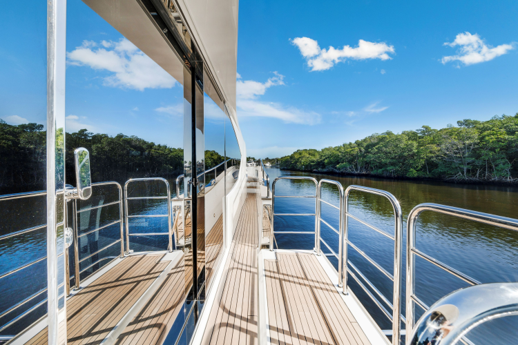 95 Yacht Yacht Photos Pics 