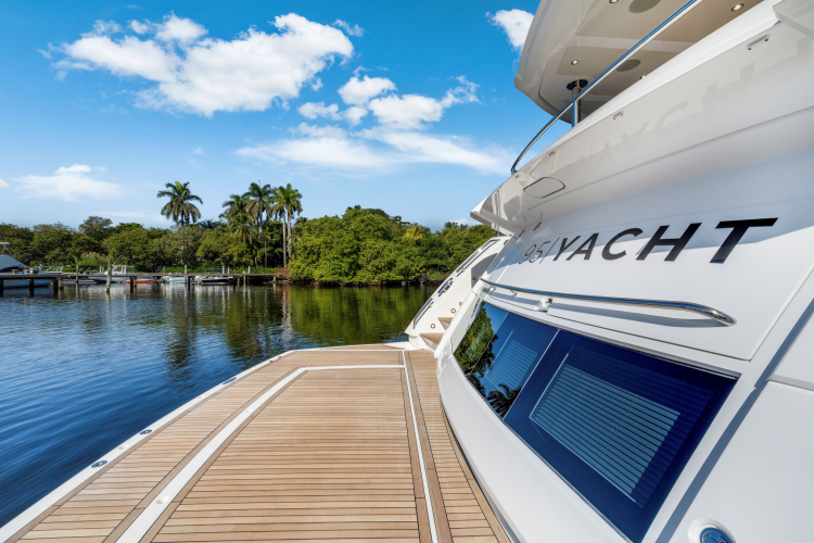 95 Yacht Yacht Photos Pics 