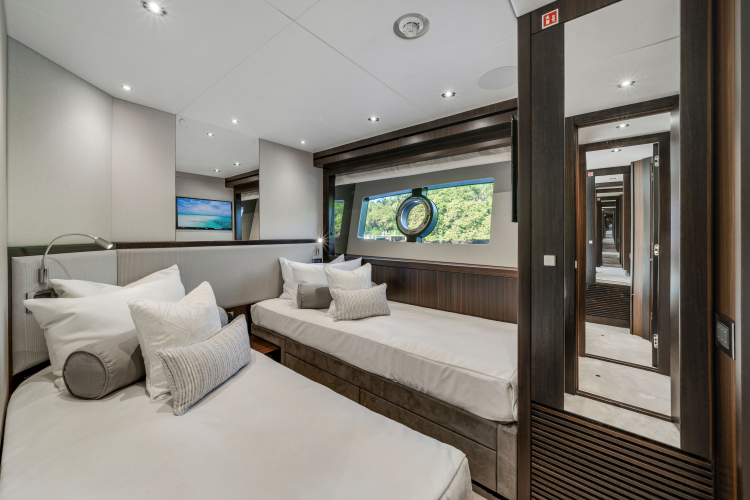 95 Yacht Yacht Photos Pics 