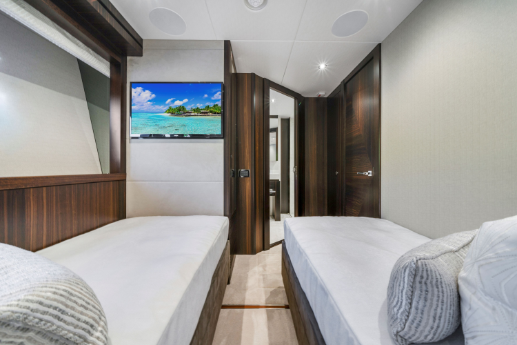 95 Yacht Yacht Photos Pics 