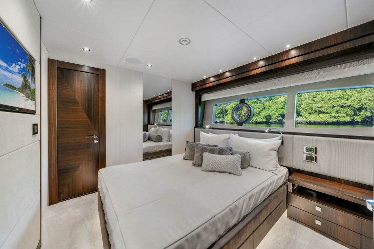 95 Yacht Yacht Photos Pics 