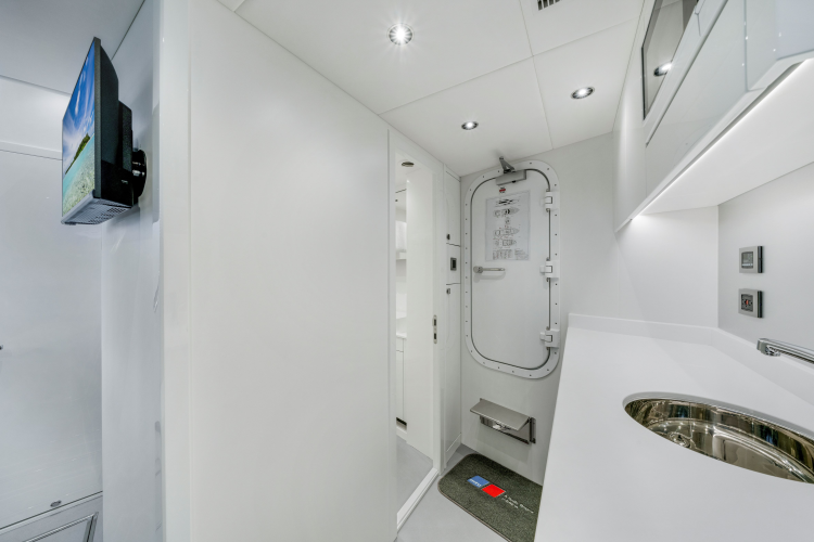 95 Yacht Yacht Photos Pics 