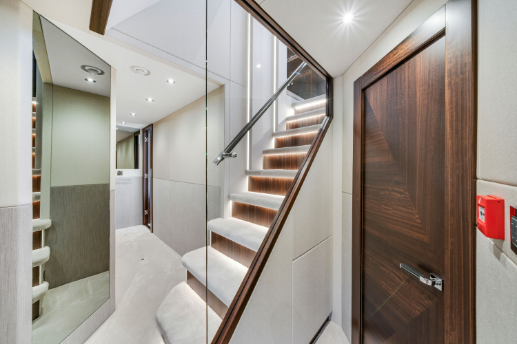 95 Yacht Yacht Photos Pics 