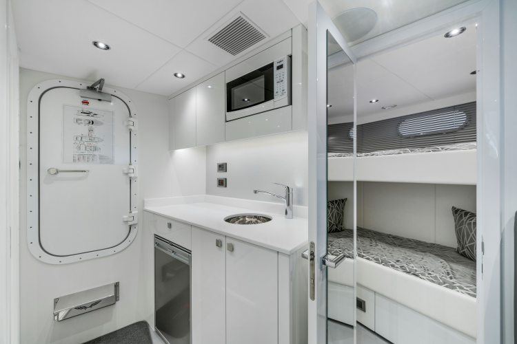 95 Yacht Yacht Photos Pics 