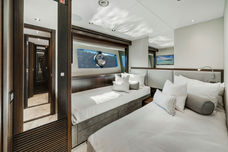 95 Yacht Yacht Photos Pics 