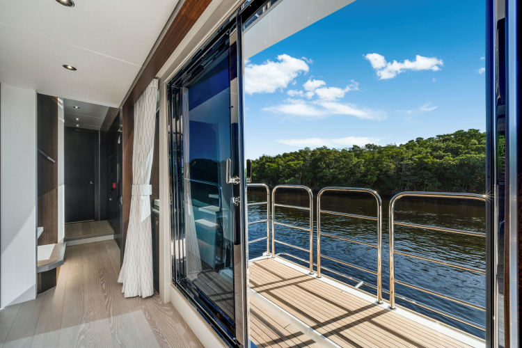 95 Yacht Yacht Photos Pics 