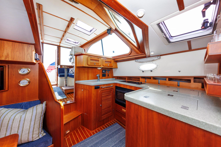 Ruckus Yacht Photos Pics 