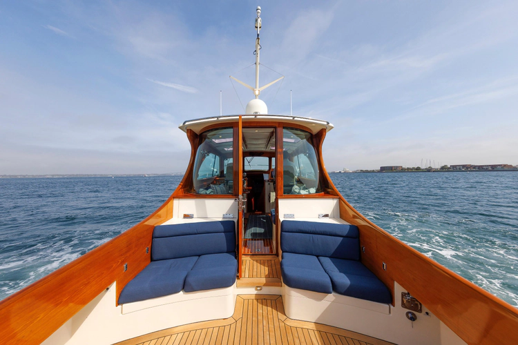 Ruckus Yacht Photos Pics 