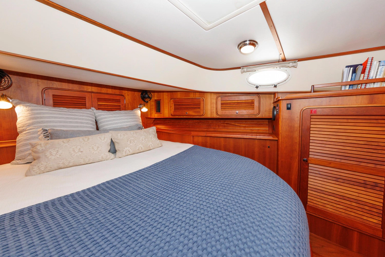 Ruckus Yacht Photos Pics 