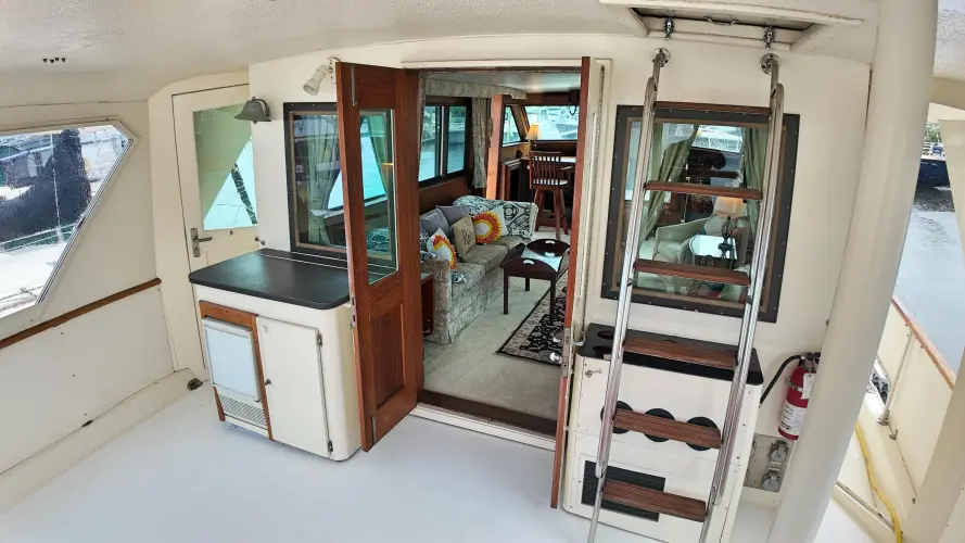 Hooch Yacht Photos Pics 