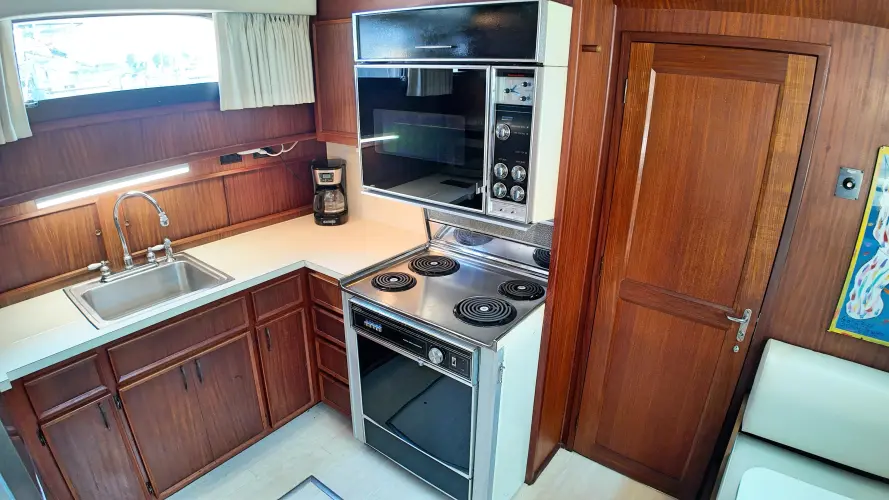 Hooch Yacht Photos Pics 
