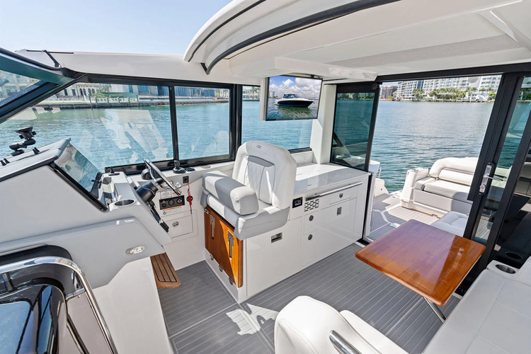 Blue Eyes Yacht Photos Pics 