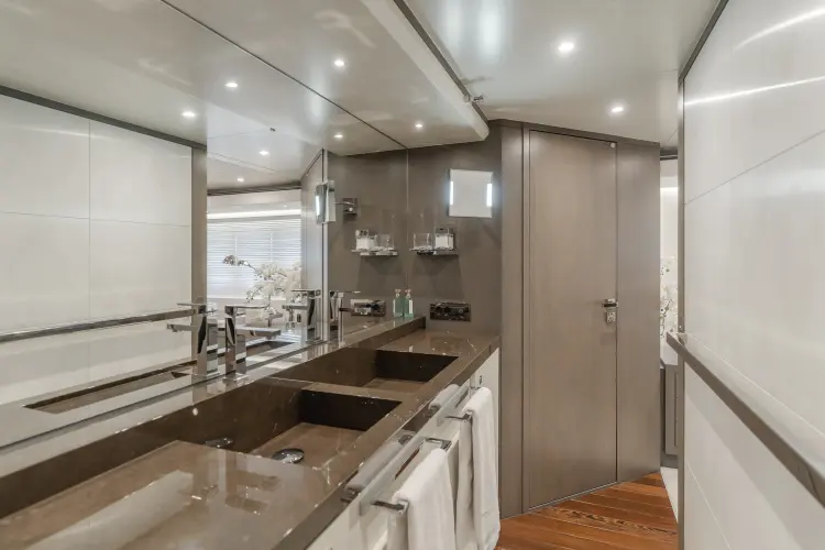 Gyrfalcon Yacht Photos Pics 