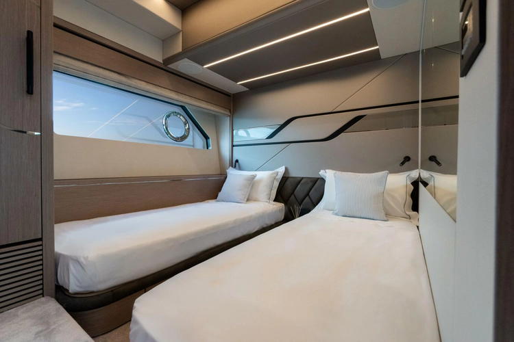 Predator 75 Yacht Photos Pics 