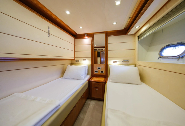 Daydream2 Yacht Photos Pics 