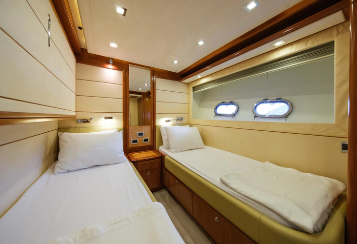 Daydream2 Yacht Photos Pics 