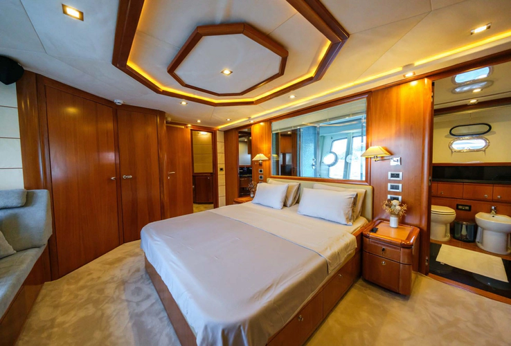 Daydream2 Yacht Photos Pics 