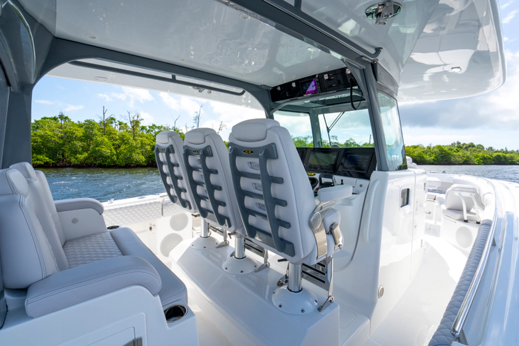 42 Lujo Yacht Photos Pics 