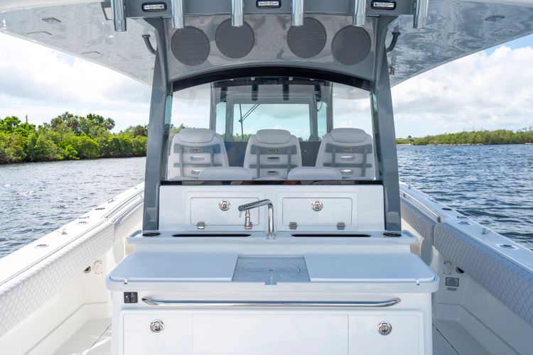 42 Lujo Yacht Photos Pics 