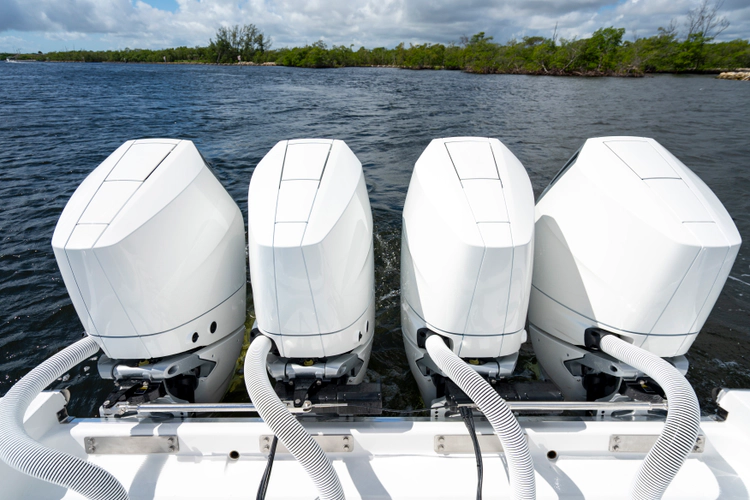 42 Lujo Yacht Photos Pics 