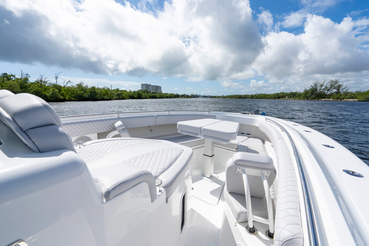 42 Lujo Yacht Photos Pics 